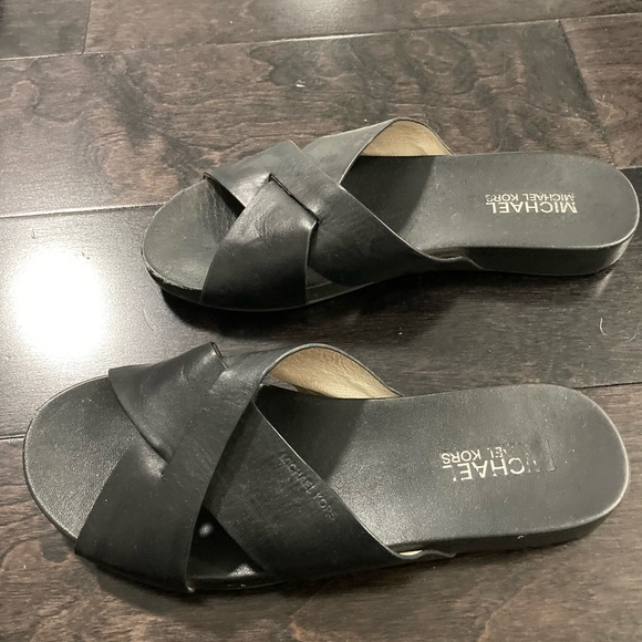 Micheal Kors Slides Size 7 Black - Picture 3 of 3
